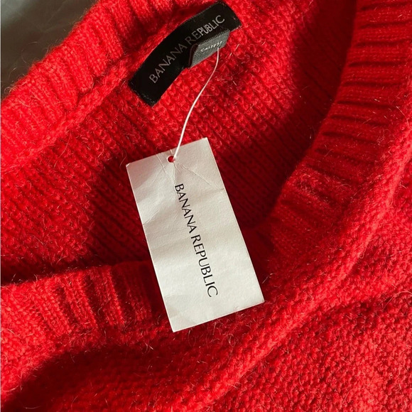 ๐น NWT Red Knit Elegance from Banana Republic Womanโs Size Small๐น - Picture 9 of 10